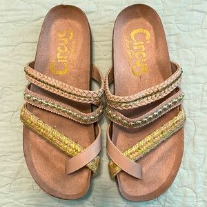 Circus by Sam Edelman Rose Gold Sandals/Flip flops. Size 7M.